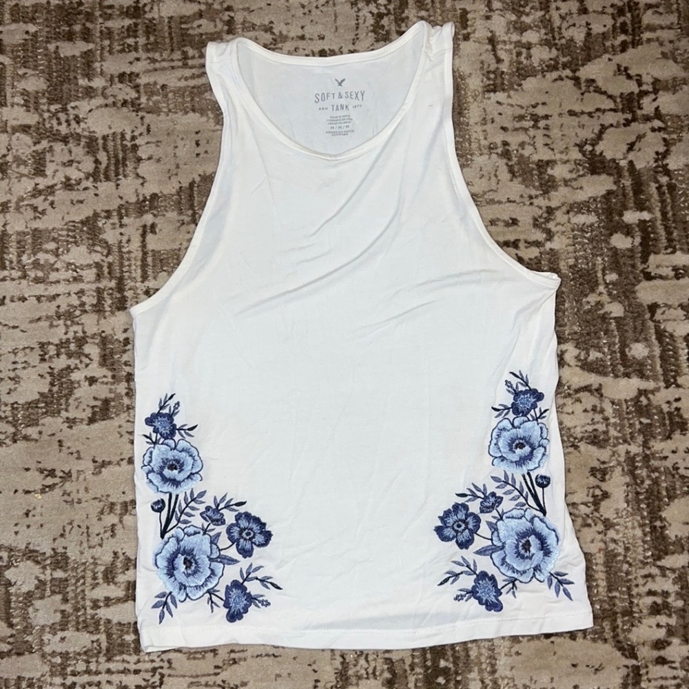 Cropped tank w/ flower embroidery